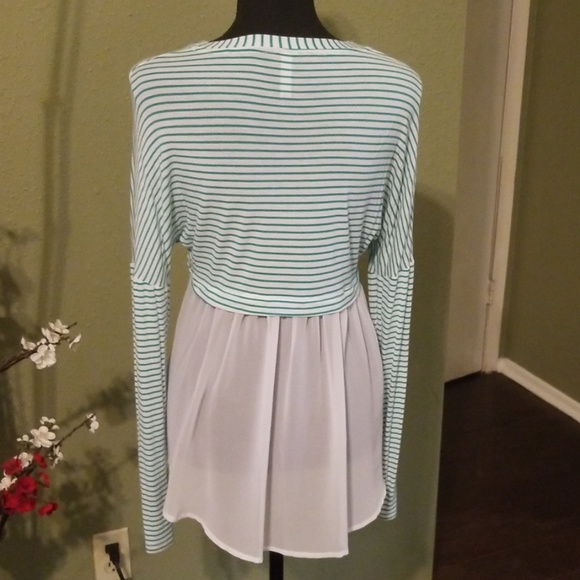 ❤SEXY Aqua and White top/sheer chiffon like detail - Picture 4 of 8